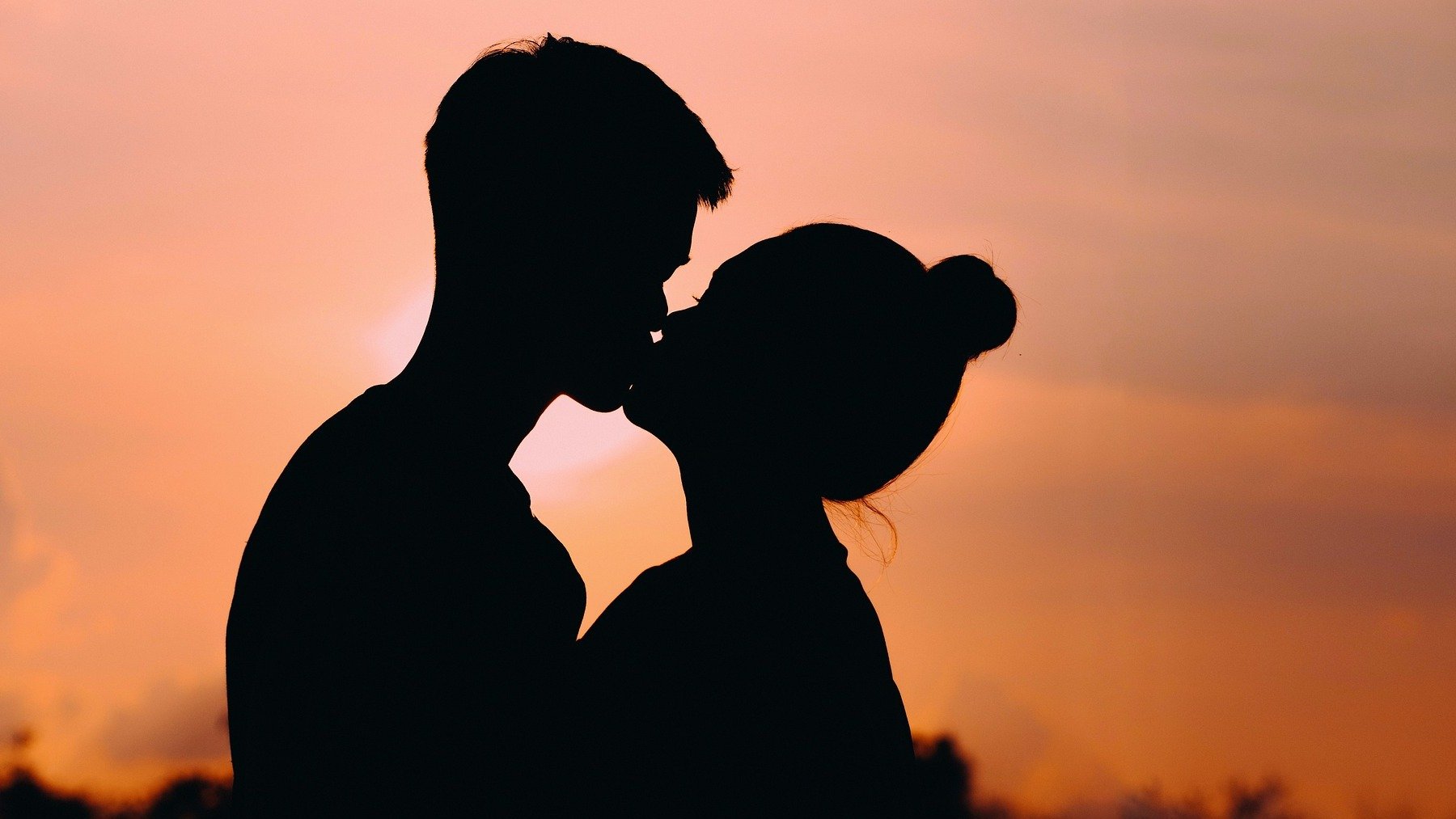 Un beso de Récord Guiness: este es el beso más largo de la historia