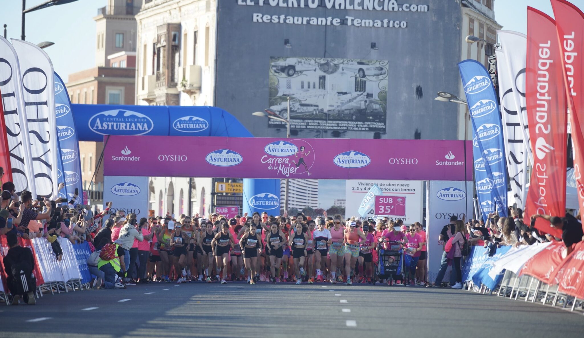 La Carrera de la Mujer tiñe de rosa las calles de Valencia con cerca de 5.600 participantes