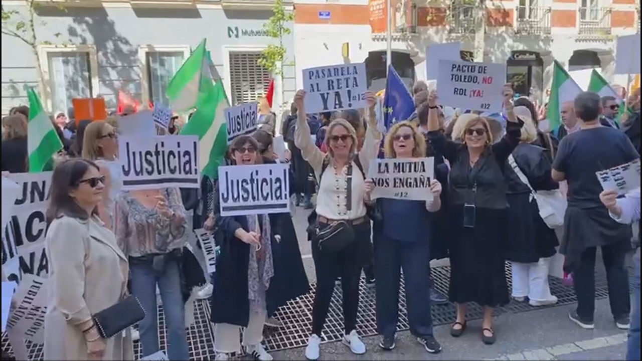 Miles de abogados y procuradores exigen en Madrid poder acceder al régimen de autónomos