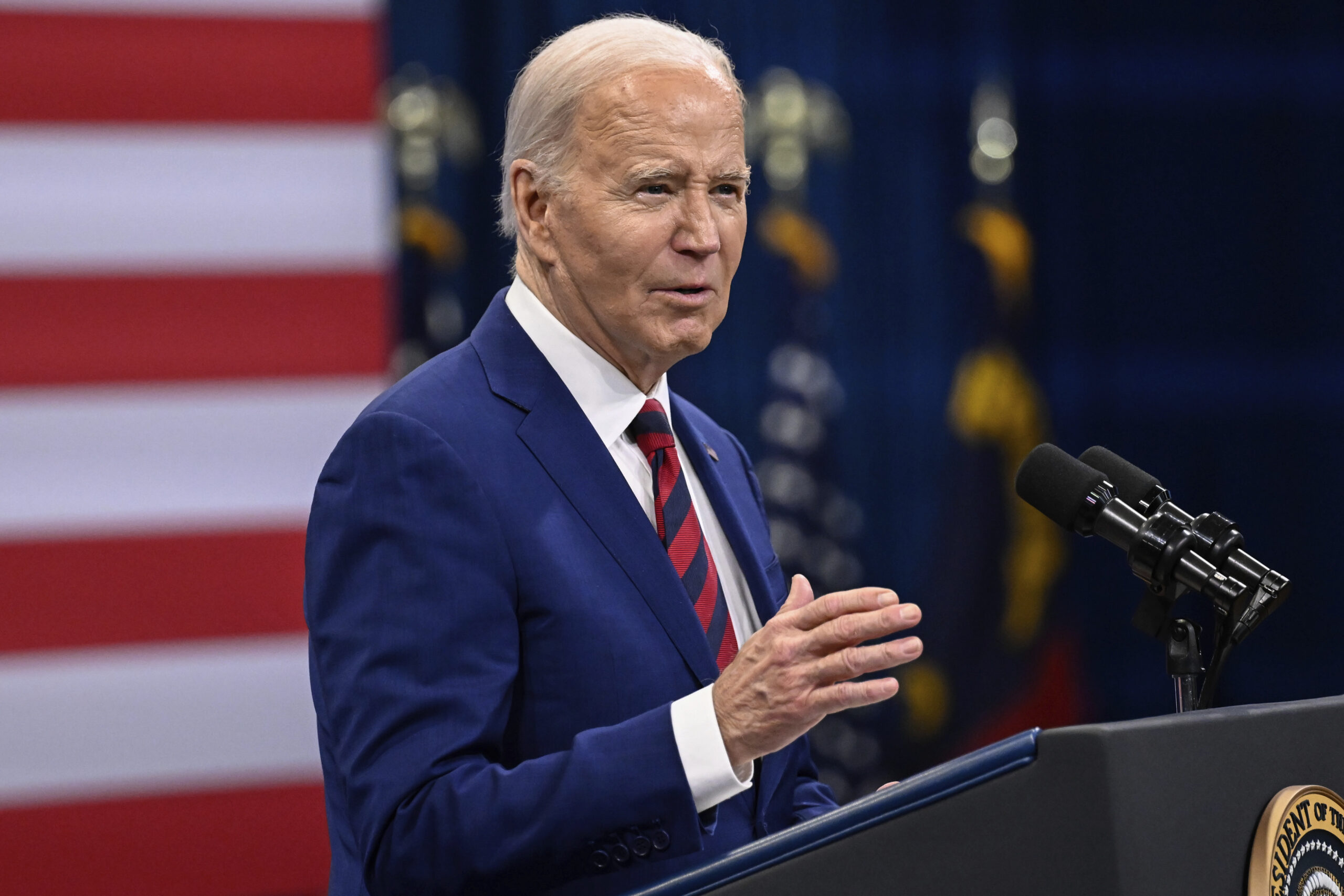 Biden felicita a los militares de EEUU que ayudaron a detener ataque de Irán contra Israel – La Opinión