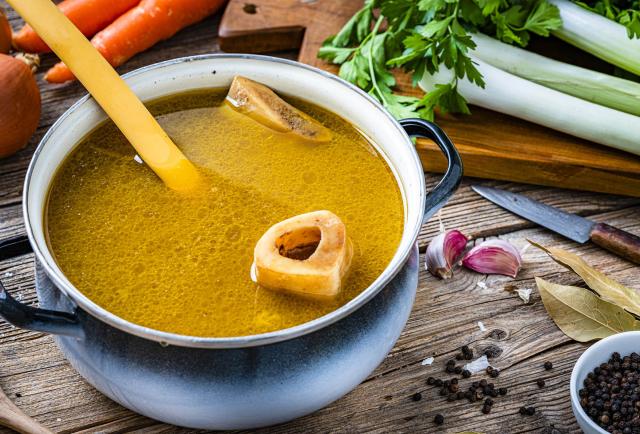 La sopa cargada de calcio y colágeno que ayuda a bajar de peso