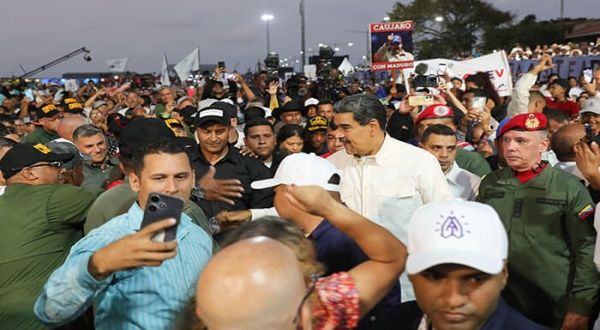 Presidente venezolano lanza el programa Iglesia Social