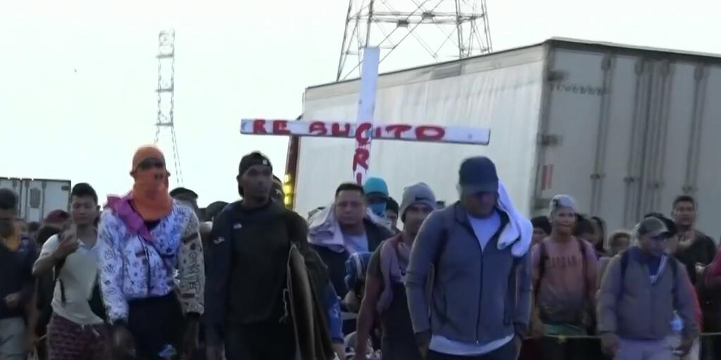 Miembros de la caravana que salió del sur de México hace un mes se enfrentan con militares en Oaxaca