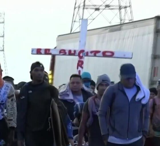 miembros-de-la-caravana-que-salio-del-sur-de-mexico-hace-un-mes-se-enfrentan-con-militares-en-oaxaca