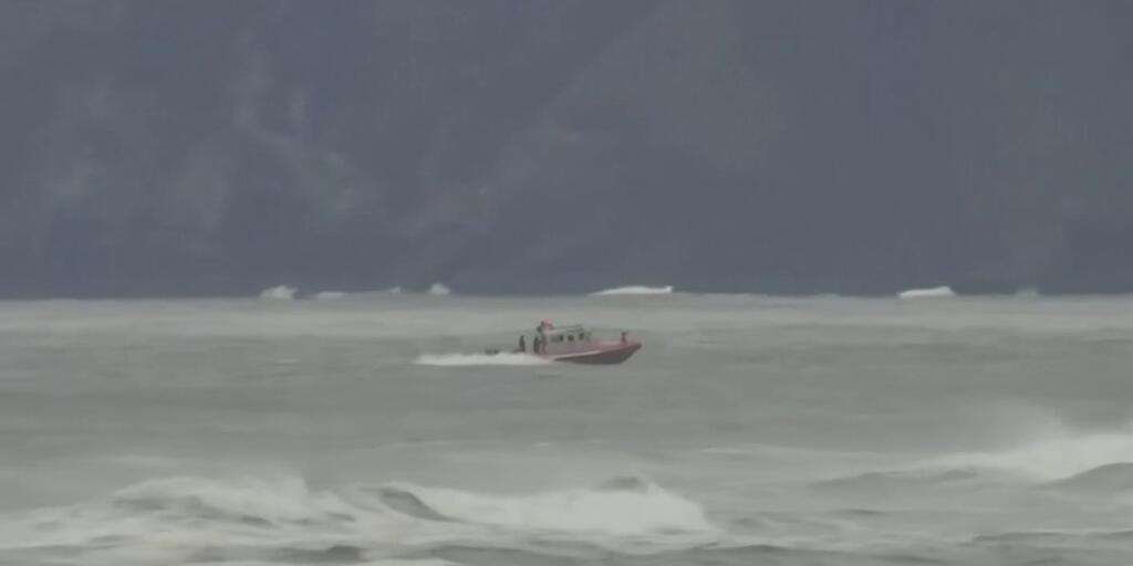 Rescatan a cuatro personas luego de que su barco volcara en la costa de San Francisco