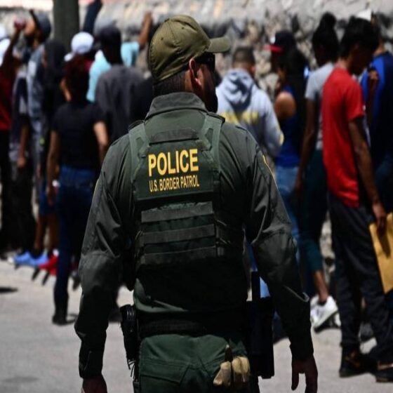 nueva-ley-de-iowa-permite-arrestar-y-deportar-migrantes