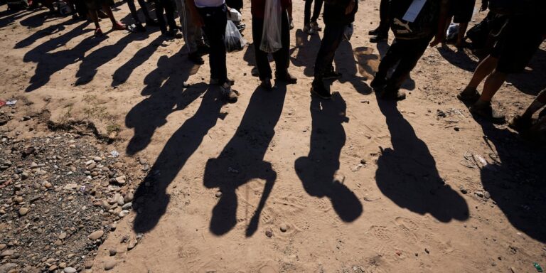 caravana-de-migrantes-se-enfrenta-a-la-guardia-nacional-en-el-sur-de-mexico