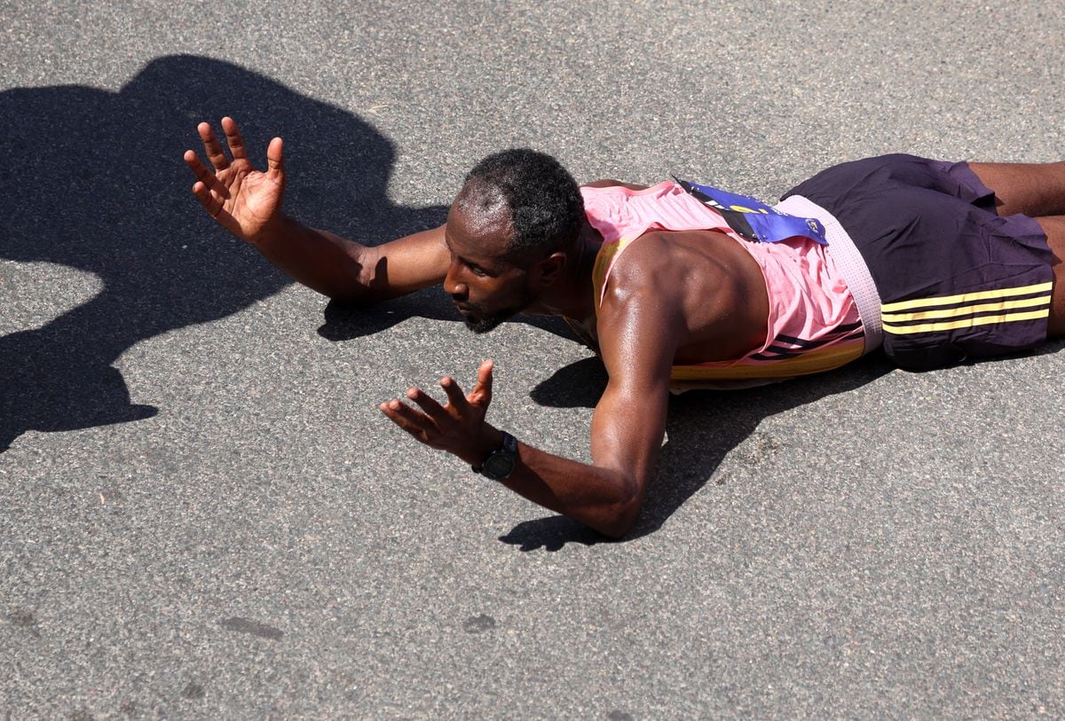 Sisay Lemma y Hellen Obiri ganan un maratón de Boston marcado por la melancolía