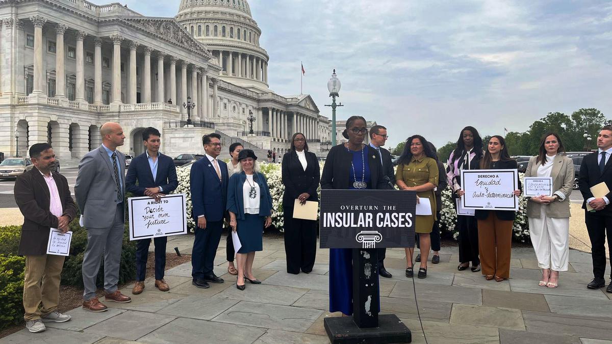 43 senadores y congresistas piden al Departamento de Justicia de Estados Unidos rechazar la doctrina de los Casos Insulares