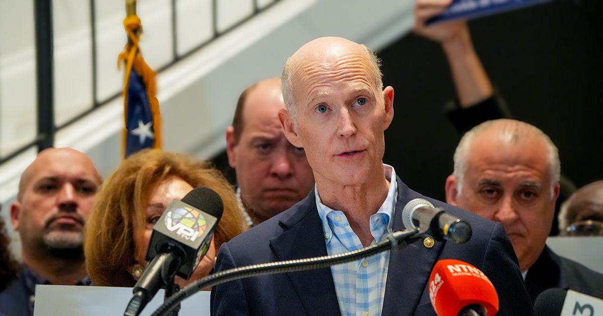 Scott: “Biden envía a cientos de miles de inmigrantes no investigados a Florida”