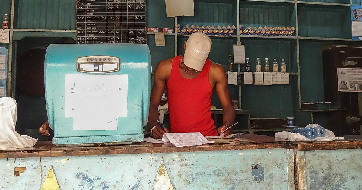 Banco Central de Cuba aconseja retirar efectivo en las bodegas ante la falta de dinero en cajeros automáticos