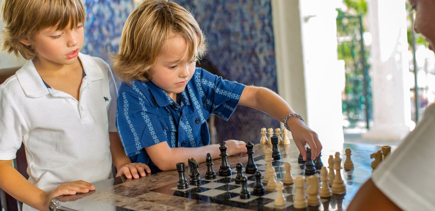 Juegos de mesa: cómo ayudan al desarrollo infantil y mantienen el bienestar mental del adulto mayor