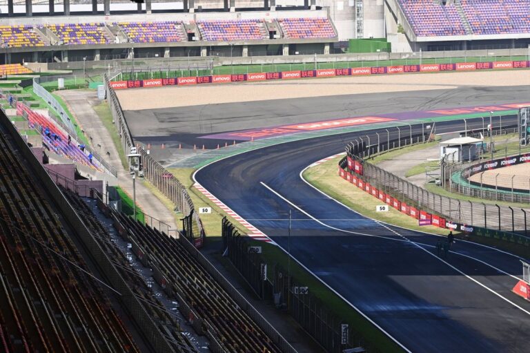 los-equipos-de-f1-y-pirelli-no-fueron-avisados-de-la-"pintada"-pista-de-shanghai