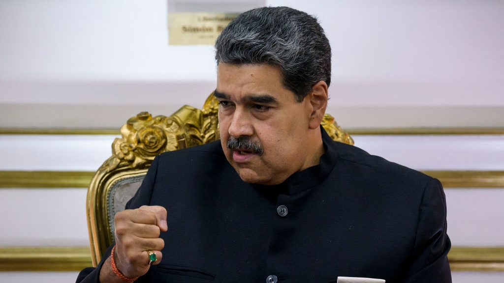 Maduro dice que Venezuela recibirá nuevos inversionistas petroleros