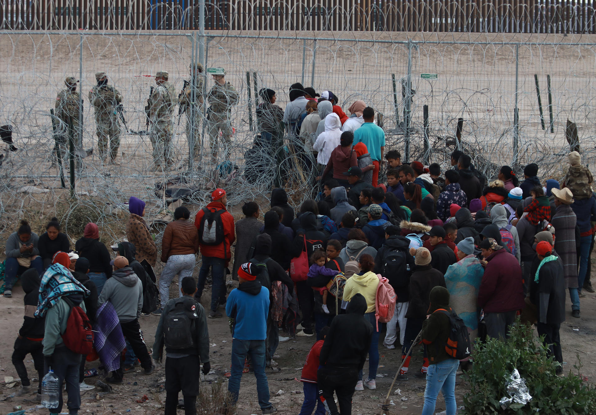 La Guardia Nacional de Texas, sobrepasada por un oleada migrante en la frontera – El Diario NY