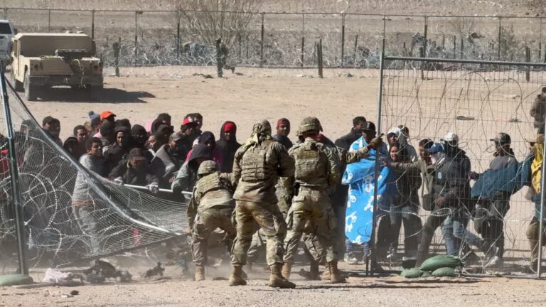 situacion-en-la-frontera-“esta-controlada”-luego-de-que-un-gran-grupo-de-migrantes-atravesara-barreras-en-el-paso,-dicen-autoridades