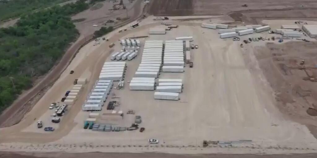 Así se ve desde el aire la base militar que Texas construye contra la inmigración ilegal