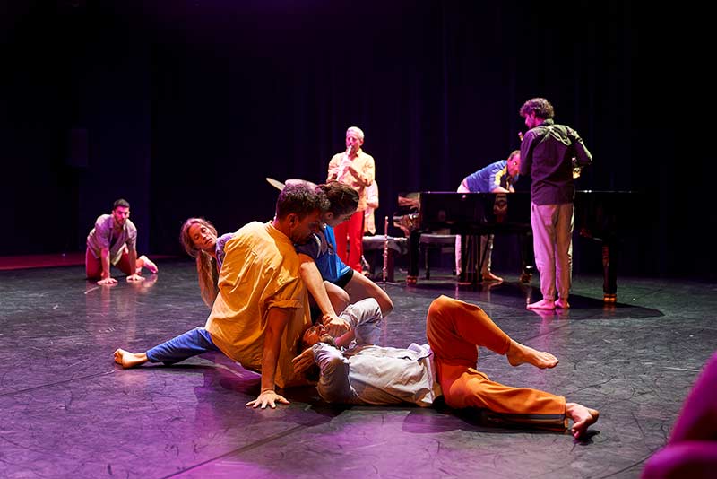 Creación e improvisación en vivo en el ciclo de danza Vertebración de Sevilla – Artezblai