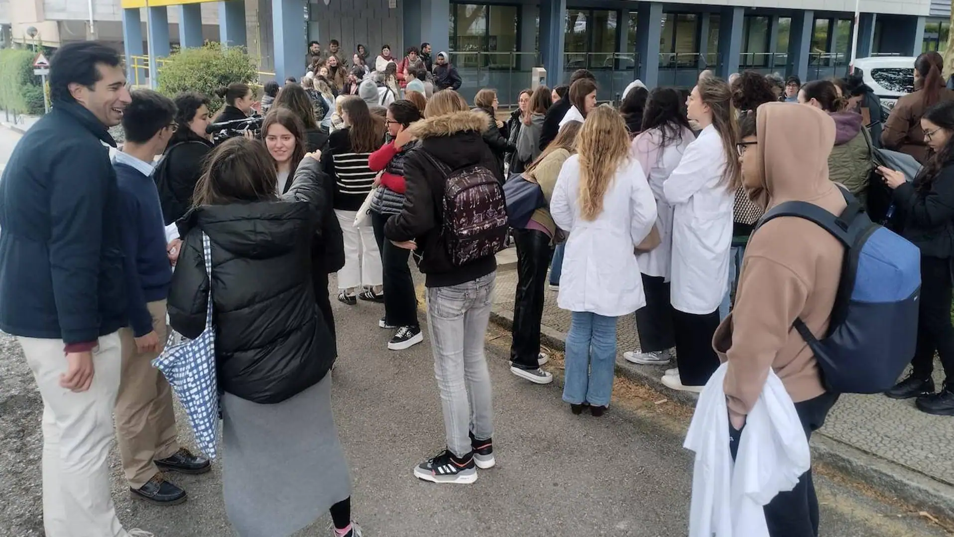 Evacuada la Facultad de Medicina por una alerta en el sistema de incendios | El Diario Montañés