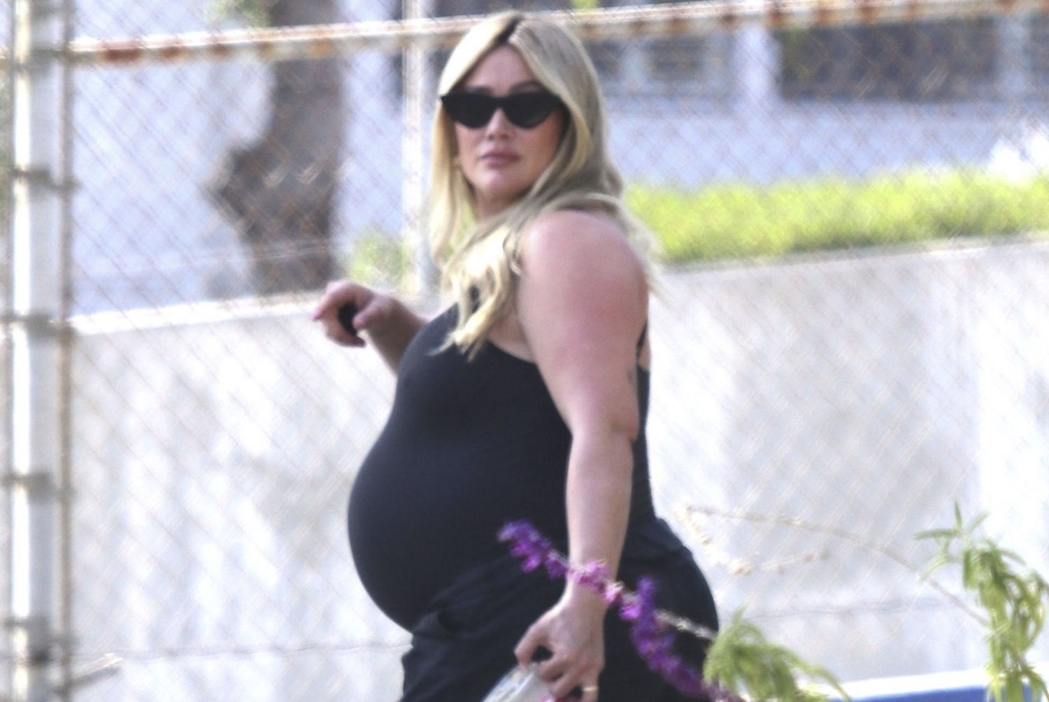 Hilary Duff en la recta final de su embarazo, JLo y más fotos imperdibles