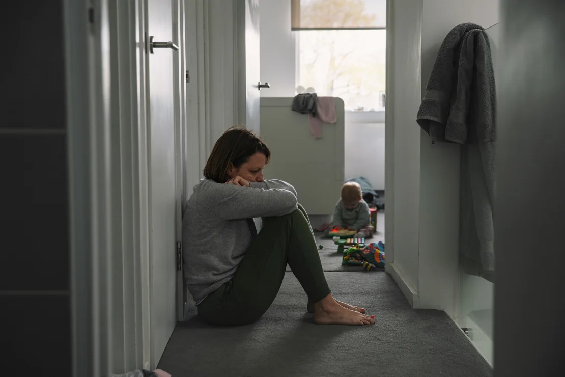 Casi dos tercios de los padres se sienten solos y agotados, según una encuesta