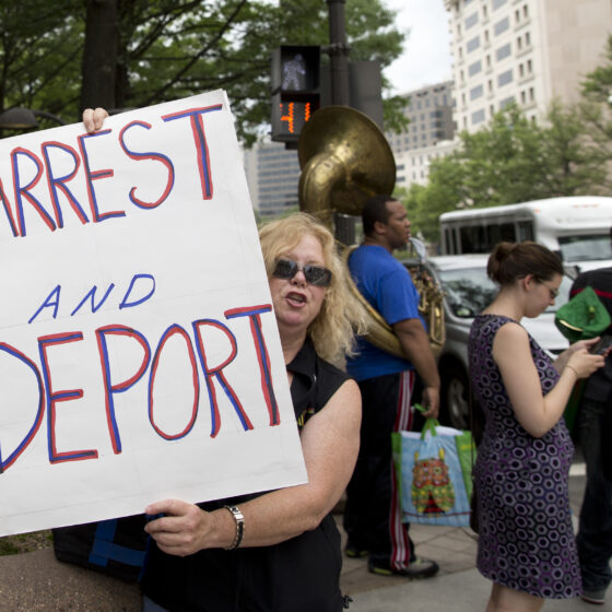 la-mitad-de-los-estadounidenses-apoya-la-deportacion-masiva-de-migrantes,-segun-un-sondeo-–-el-diario-ny