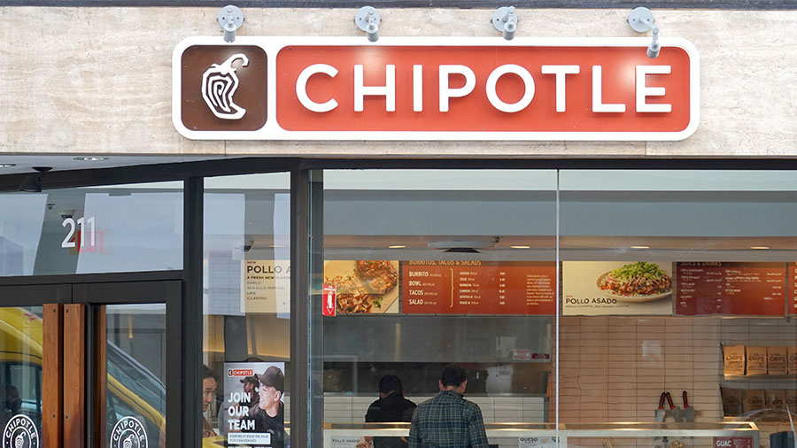 Chipotle reverses protein policy, says workers can choose chicken once again