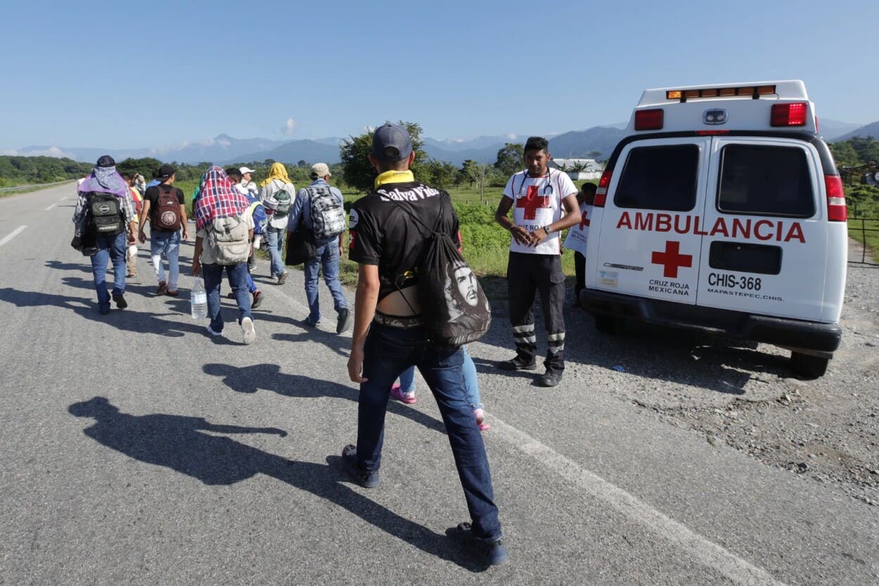 Mueren 3 migrantes tras ser arrollados por un camión en el sur de México