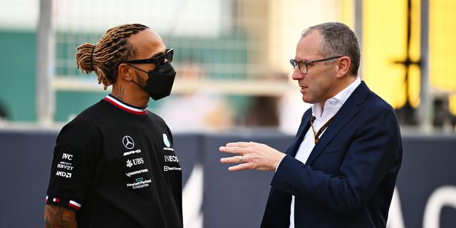 Stefano Domenicali avisa a Lewis Hamilton de la “mentalidad” de Ferrari