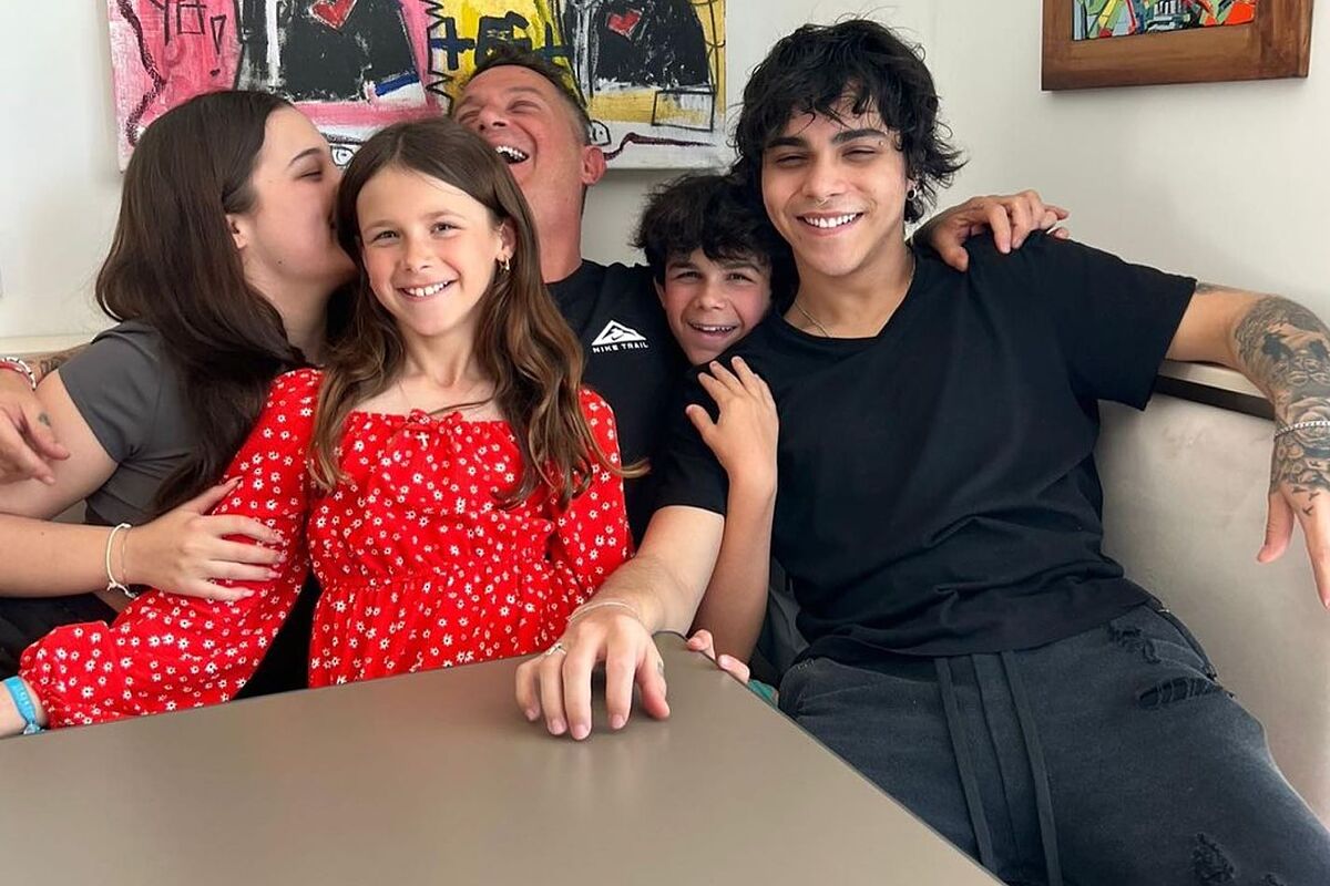 Alejandro Sanz presume en Instagram su vida en familia con sus cuatro hijos