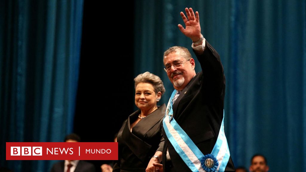 guatemala:-bernardo-arevalo-asume-la-presidencia-luego-de-una-extensa-jornada-de-desacuerdos-en-el-congreso-que-provocaron-el-retraso-de-su-investidura-–-bbc-news-mundo