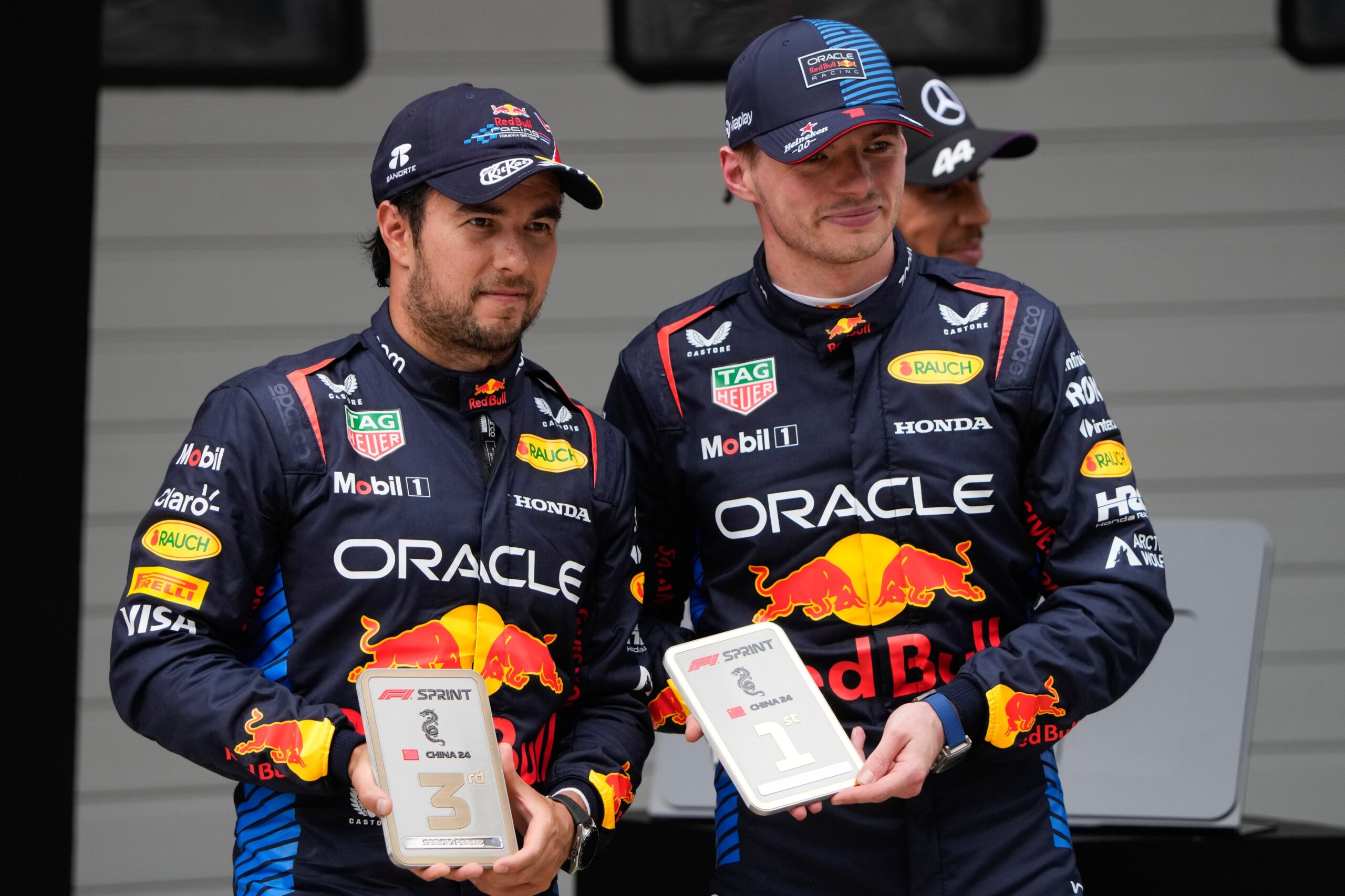 Max Verstappen y “Checo” Pérez son conscientes del acecho de sus rivales en la Fórmula 1 – La Opinión