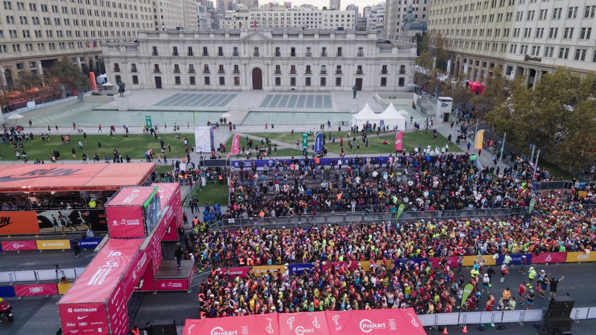 Se registran masivos cortes y tacos por Maratón de Santiago: Conoce los desvíos