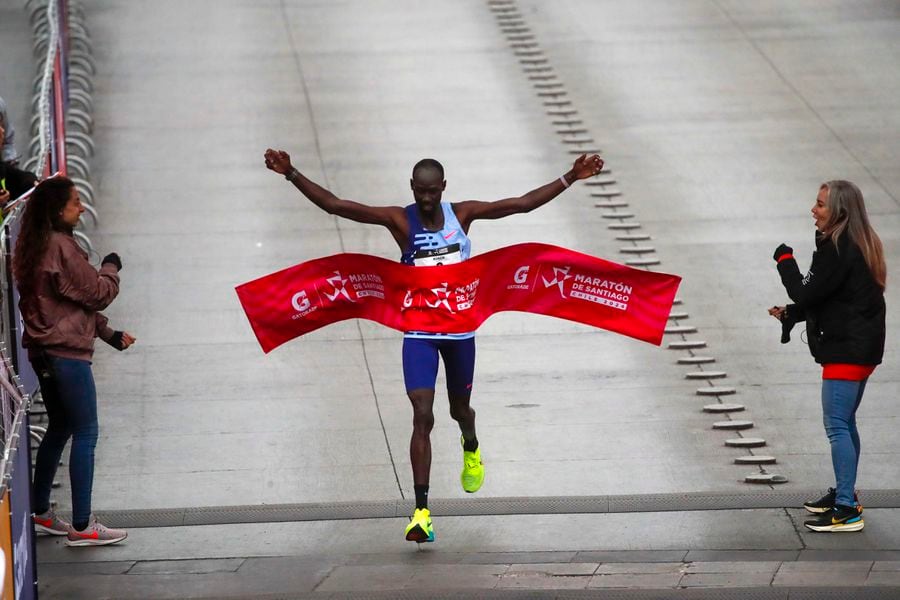 Sigue la hegemonía keniata: Edwin Koech conquista el Maratón de Santiago – La Tercera