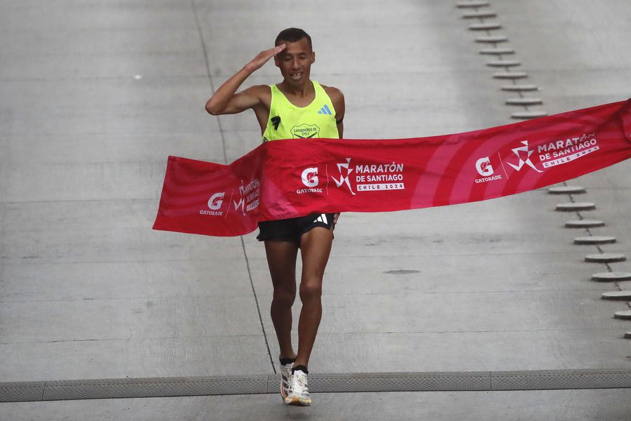 El emotivo homenaje de Mauricio Flández, el sargento de Carabineros que fue el mejor chileno del Maratón de Santiago – La Tercera