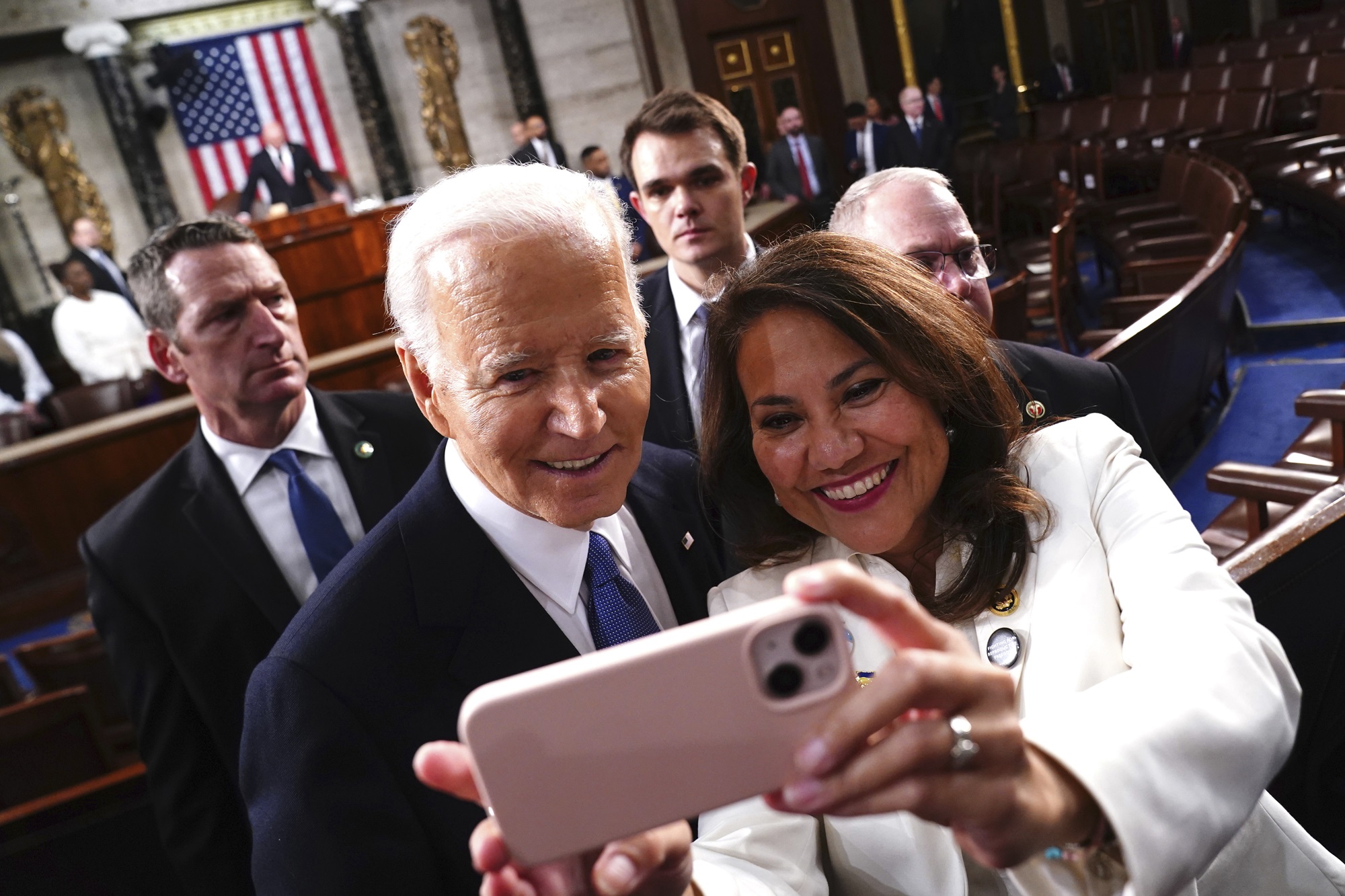 Latinos por Biden enfocará campaña en economía y salud, adelanta la representante Verónica Escobar – La Opinión