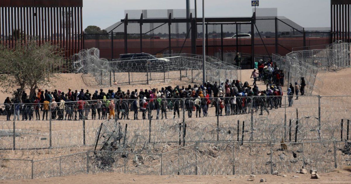 Biden y López Obrador acuerdan reducir cruces de inmigrantes en la frontera