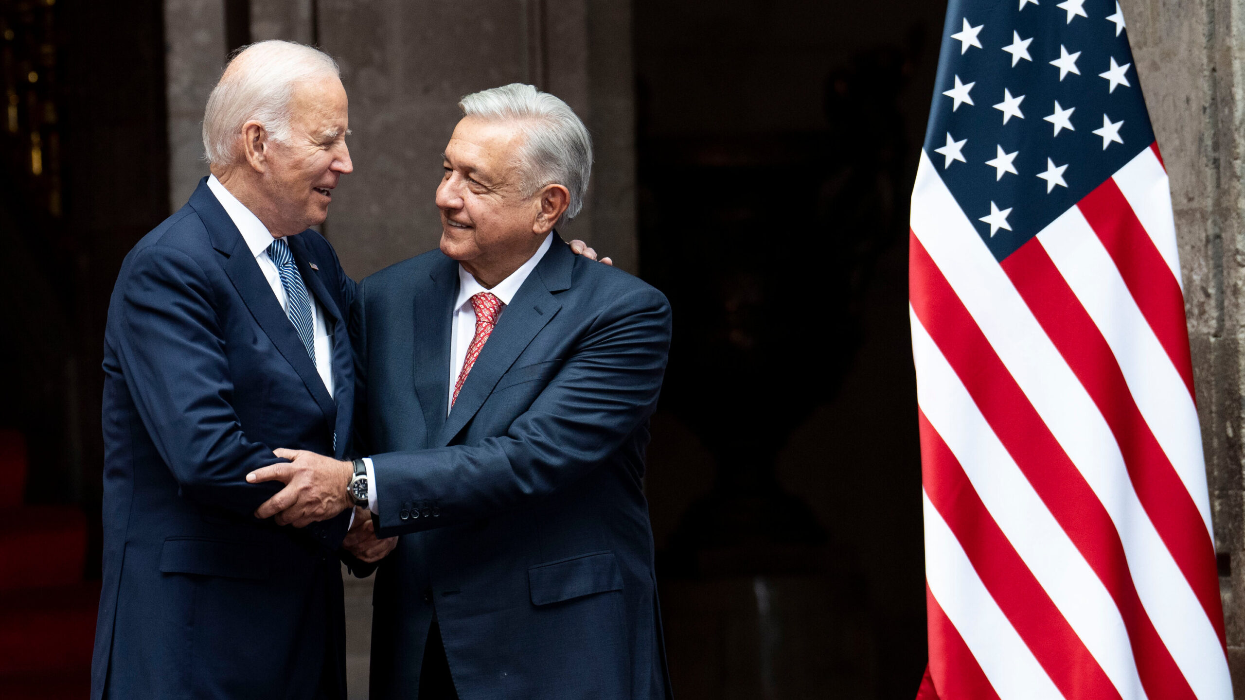 Biden y López Obrador prometen una acción conjunta para abordar la migración ilegal