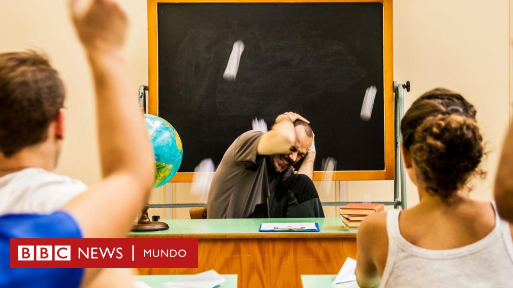 Educación: “Un profesor me dijo que al entrar a clase se pone más cerca de la puerta, por si tiene que salir corriendo”, cómo se explica el preocupante aumento de las agresiones que sufren los profesores en todo el mundo – BBC News Mundo