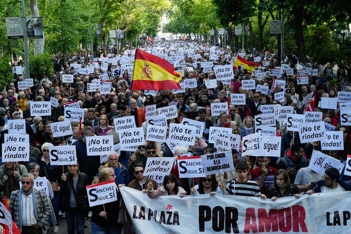 Jornada política del 28 de abril de 2024 | Varios miles de personas se manifiestan en defensa de la democracia en el centro de Madrid