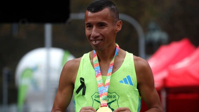 Carabinero que brilló en Maratón de Santiago: Me faltaba fuerza, pero seguí por mis compañeros caídos