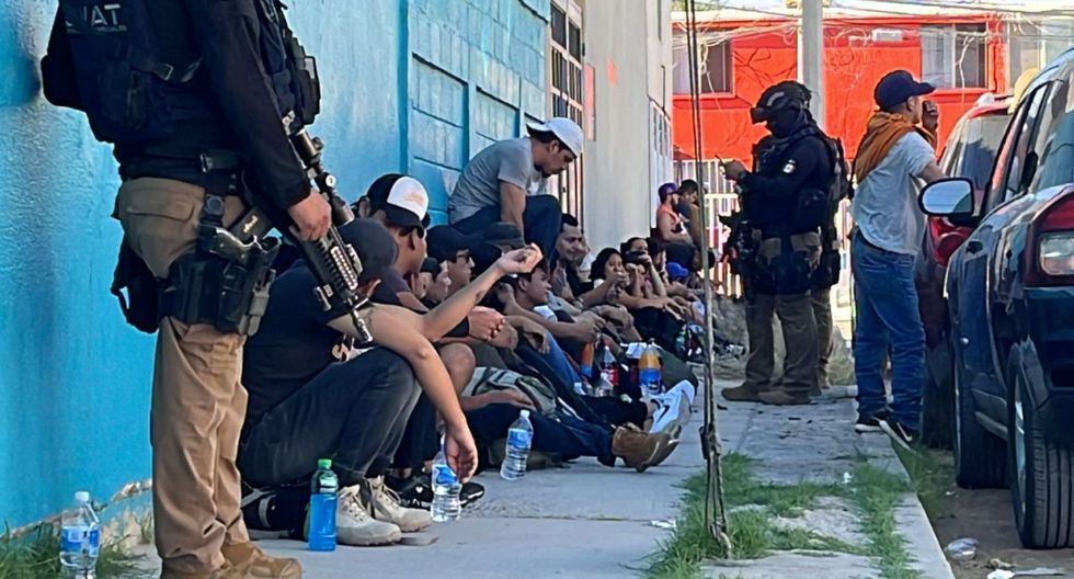 Rescatan a 104 migrantes retenidos en una vivienda en Ciudad Juárez, Chihuahua | El Universal