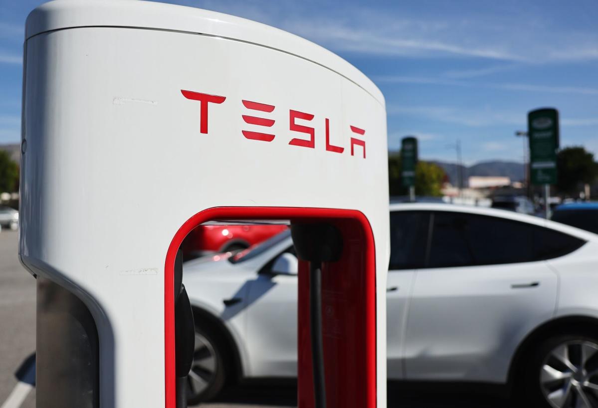 La inesperada decisión de Tesla que deja temblando al sector de los autos eléctricos y sus esperanzas de expansión