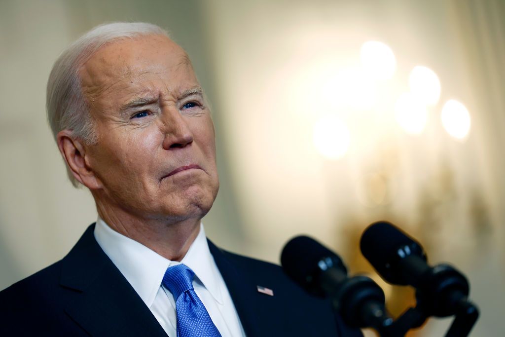 Politico: Biden to shift public focus from Ukraine to economy during election campaign