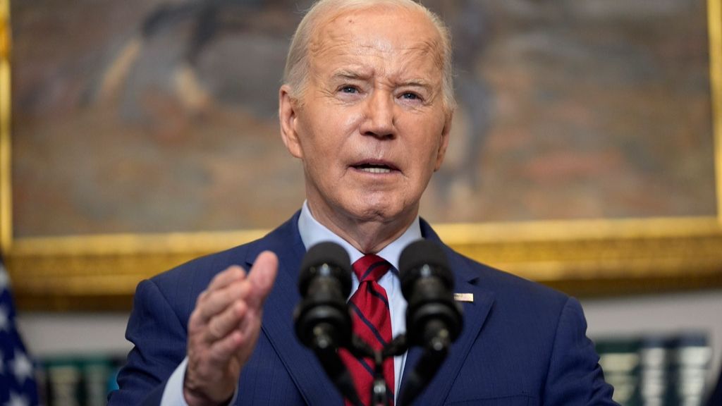 Biden dice que “el orden debe prevalecer” en las universidades tras protestas