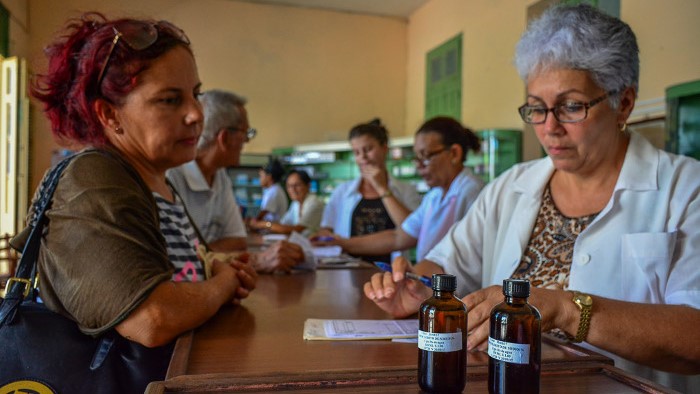 Avanza el paquetazo económico en Cuba: el Gobierno sube los precios de la medicina natural