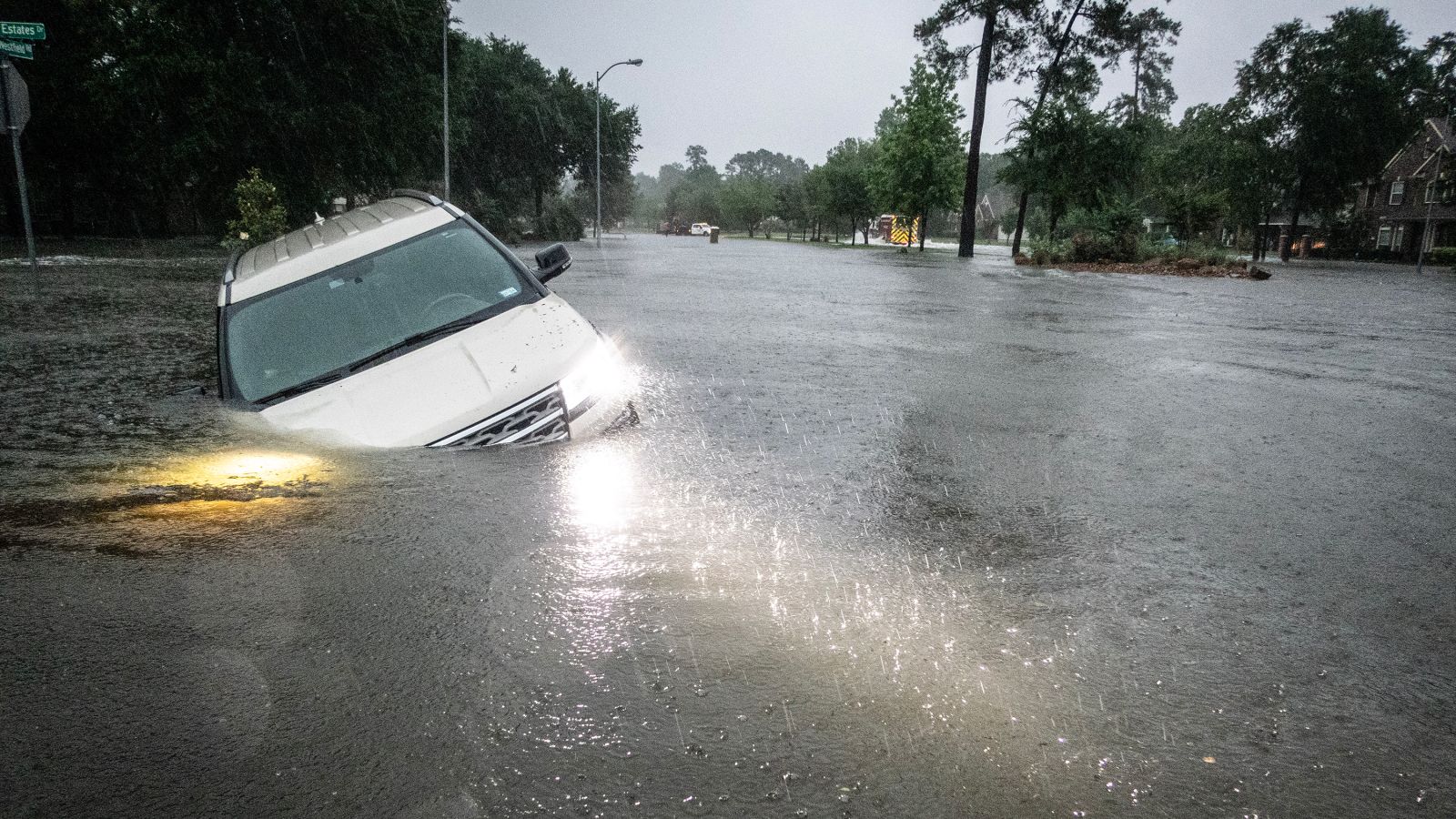 Tormentas en Texas dejan inundaciones no vistas desde el huracán Harvey