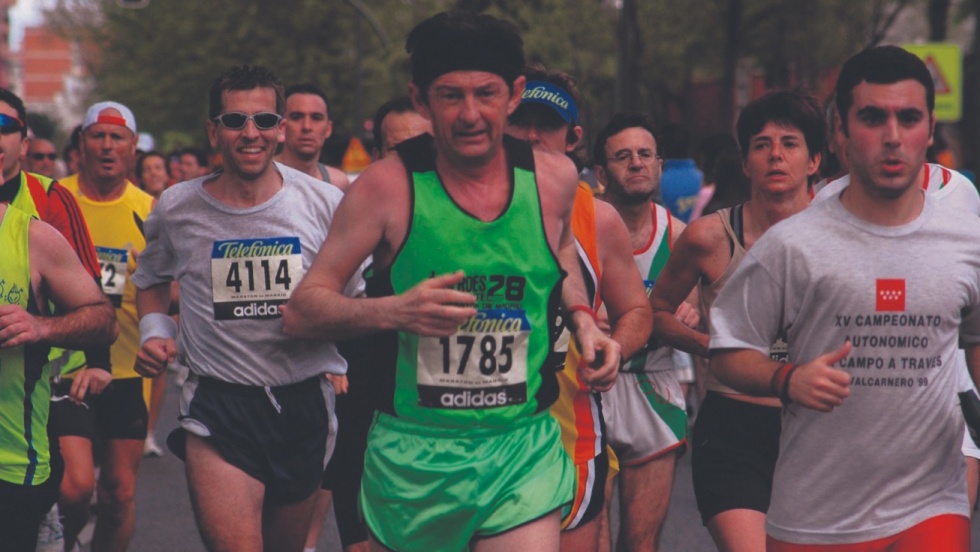 el-pinteno-andres-sanchez-sigue-haciendo-historia:-73-anos-y-46-maratones-de-madrid