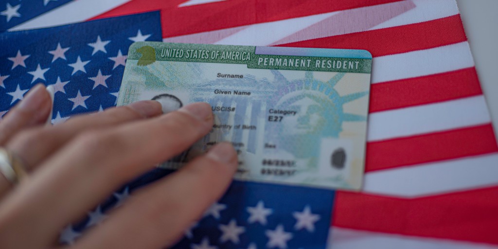 Lotería de visas 2025: vea si fue elegido para pedir una de las 55,000 ‘green cards’ que EE.UU. otorga cada año