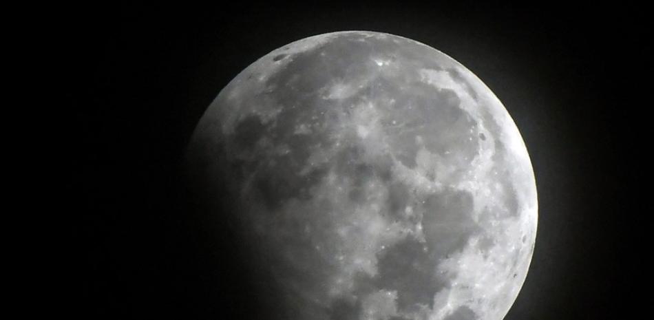 China busca muestras de la cara oculta de la Luna